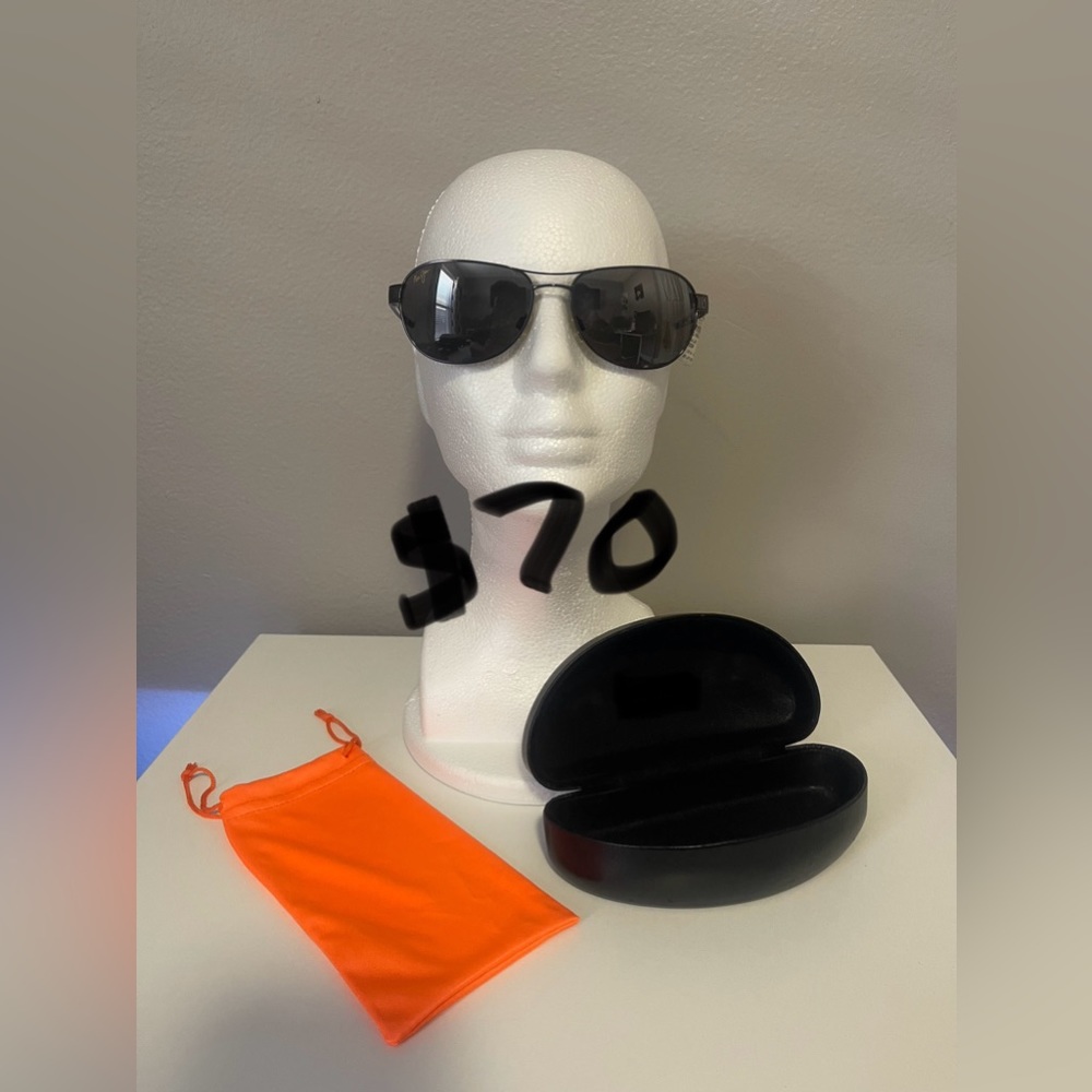 Maui Jim, one size, black sunglasses.